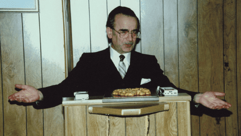 In an undated photo, Rabinowitz speaks at a synagogue function.